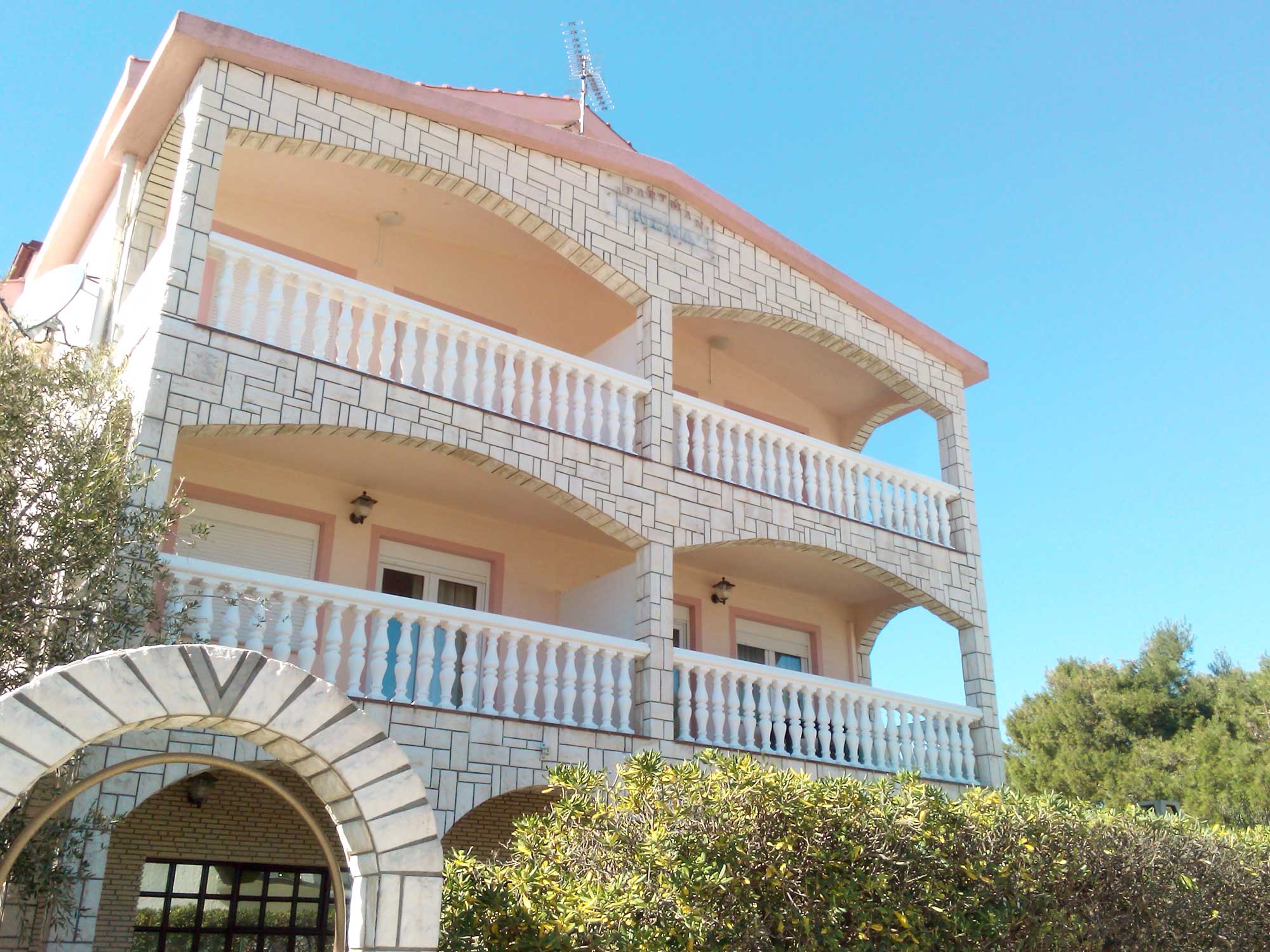 Nena Apartmani, Povljana